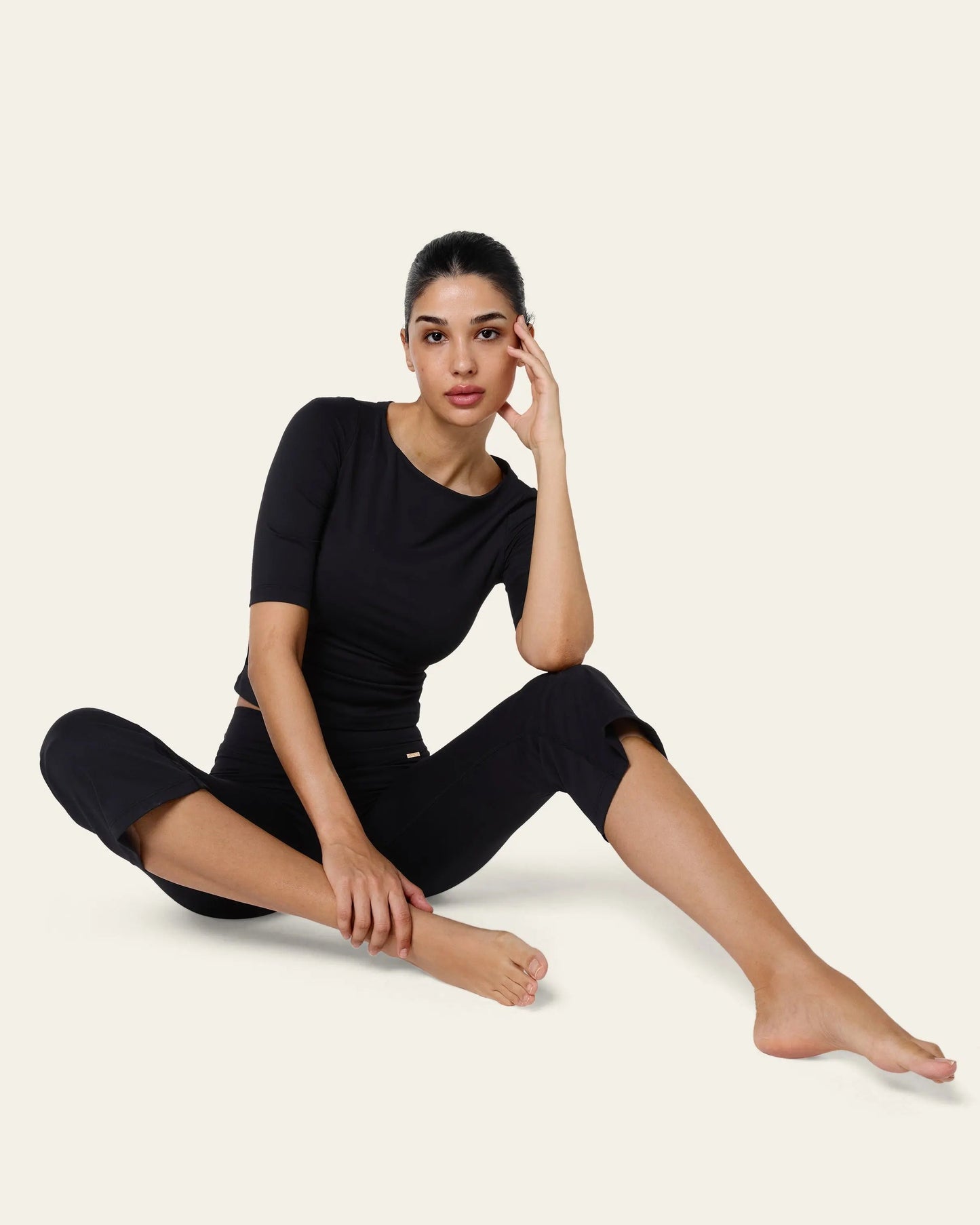 Flared Capri Leggings - Black
