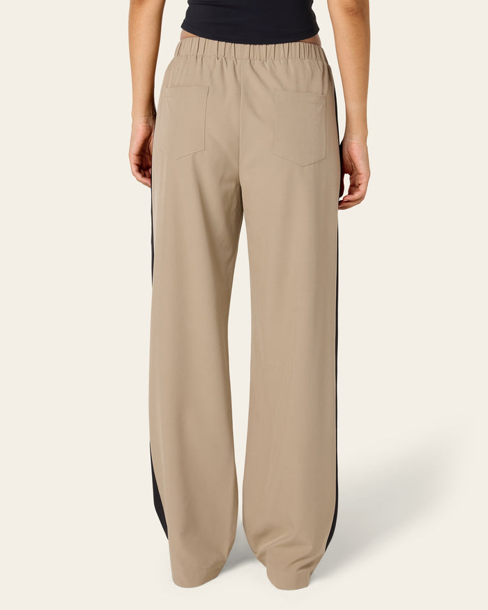 AMADA Tracksuit Jogger - Beige/Black